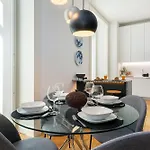 Whome Prime Location Contemporary Luxury Apartment W/ Ac & Elevator